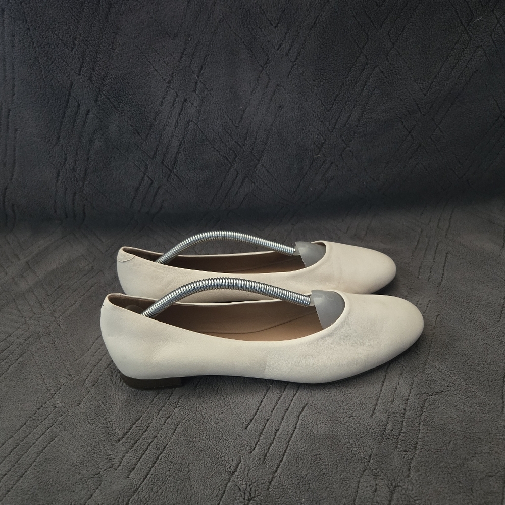 Lewit Ballet Comfort Slip On Shoes Womens Sz 9 EU 40 White Heels.